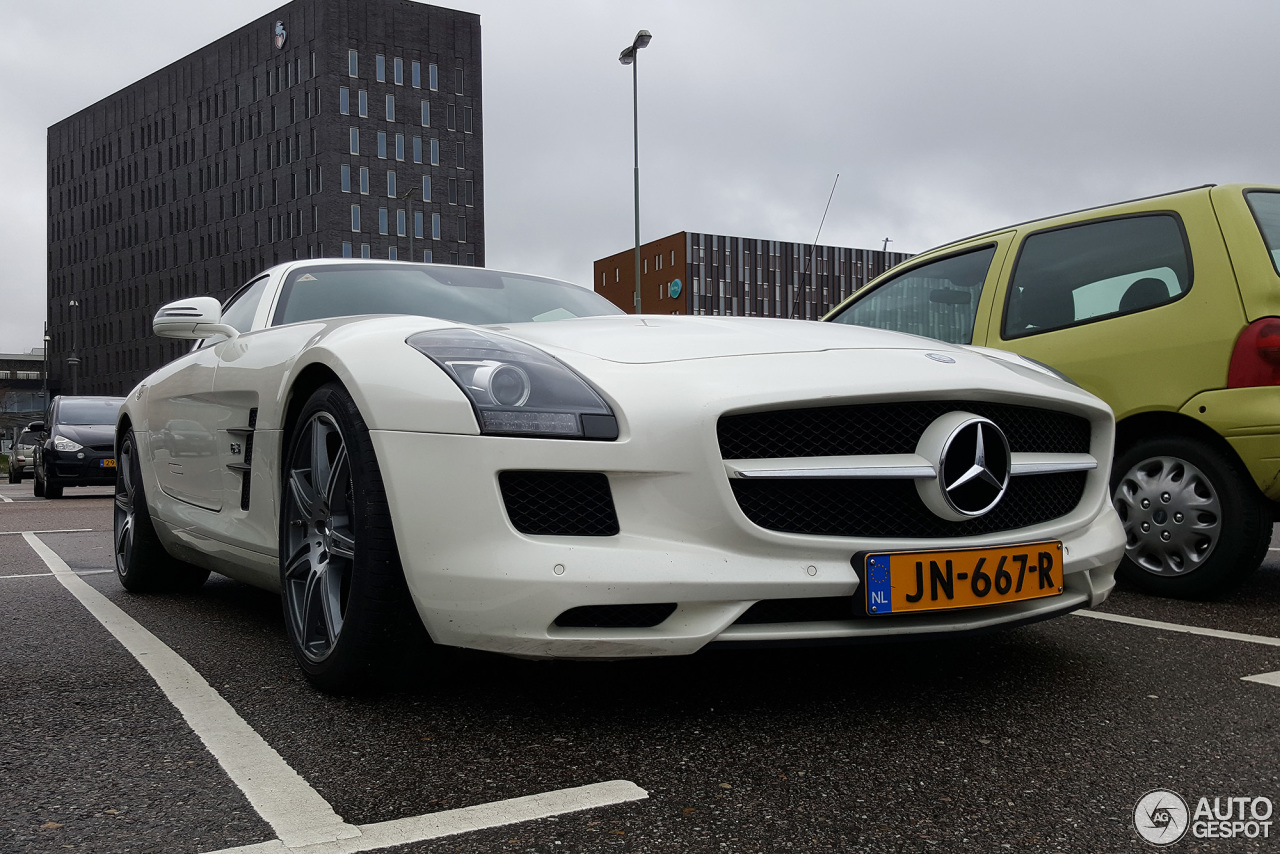 Mercedes-Benz SLS AMG