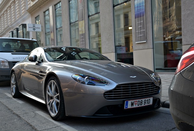 Aston Martin V12 Vantage