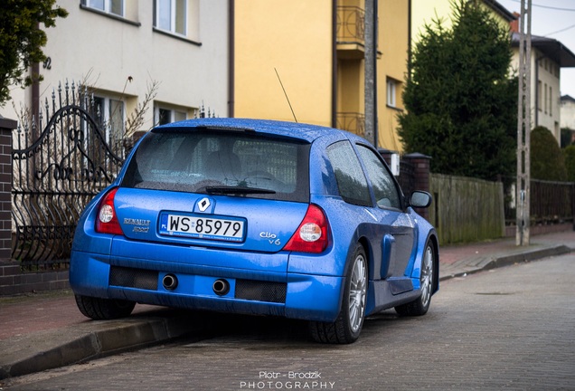 Renault Clio V6