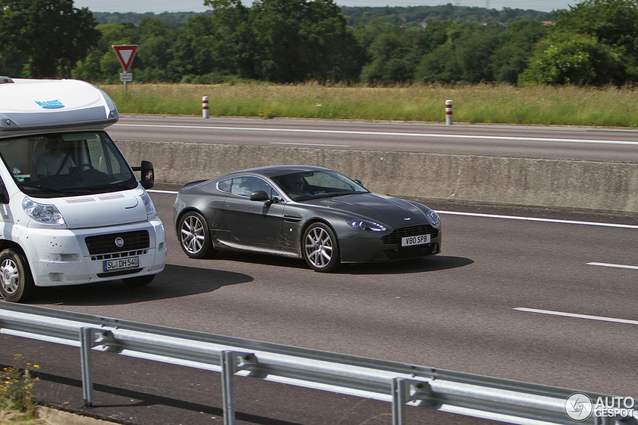 Aston Martin V8 Vantage 2012