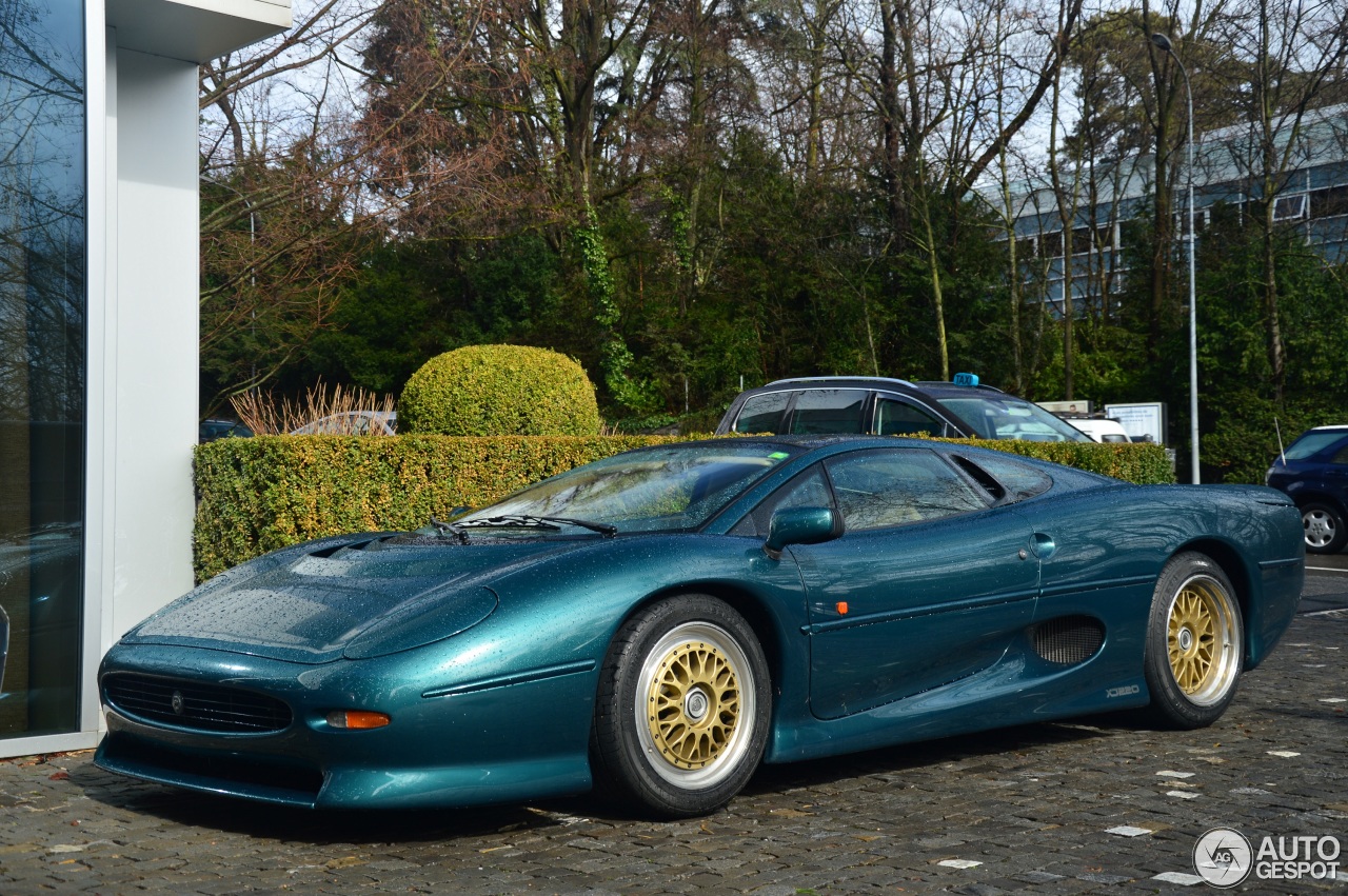 Jaguar XJ220