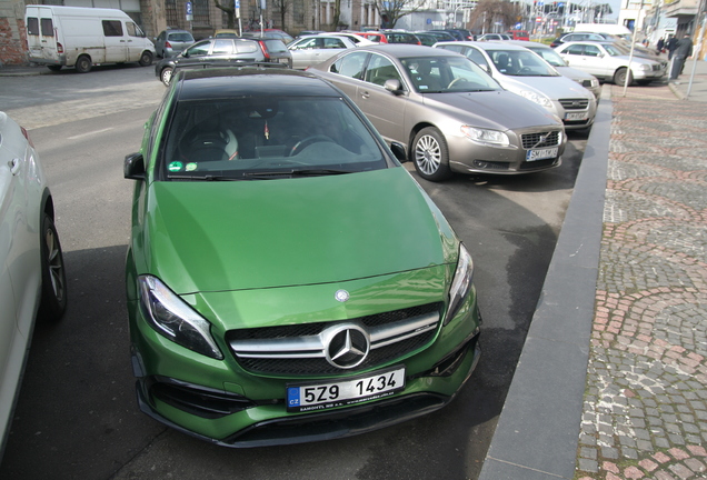 Mercedes-AMG A 45 W176 2015