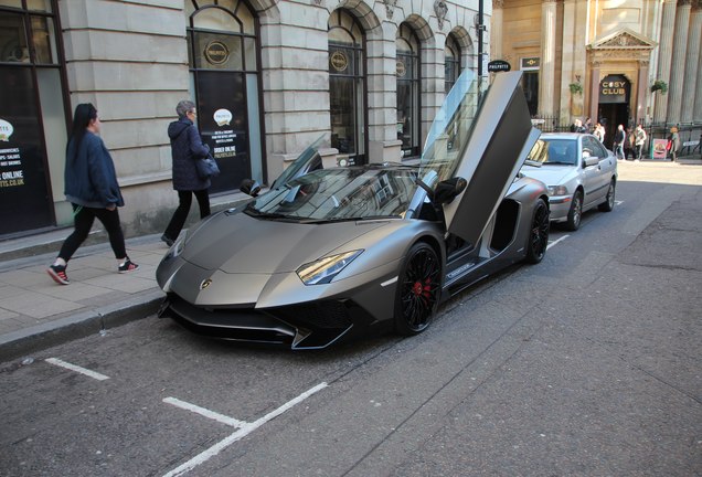 Lamborghini Aventador LP750-4 SuperVeloce Roadster