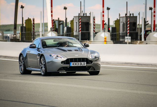 Aston Martin V12 Vantage