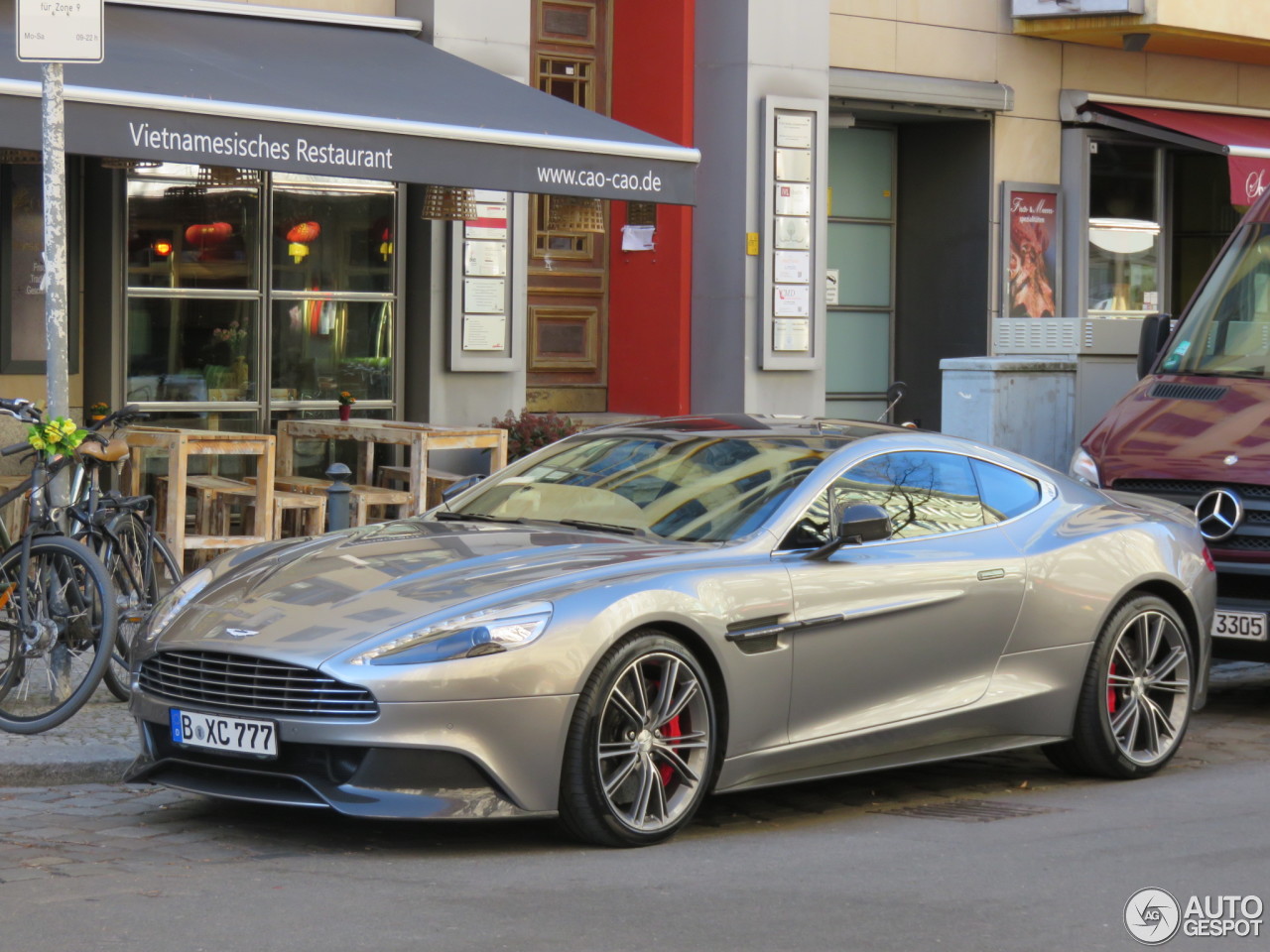 Aston Martin Vanquish 2013