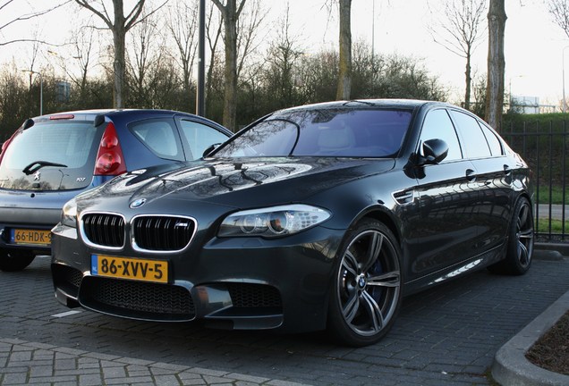 BMW M5 F10 2011