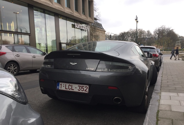 Aston Martin V8 Vantage 2012