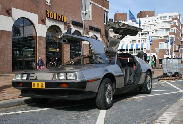 DeLorean DMC-12