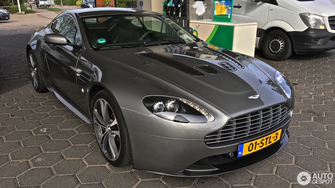 Aston Martin V12 Vantage