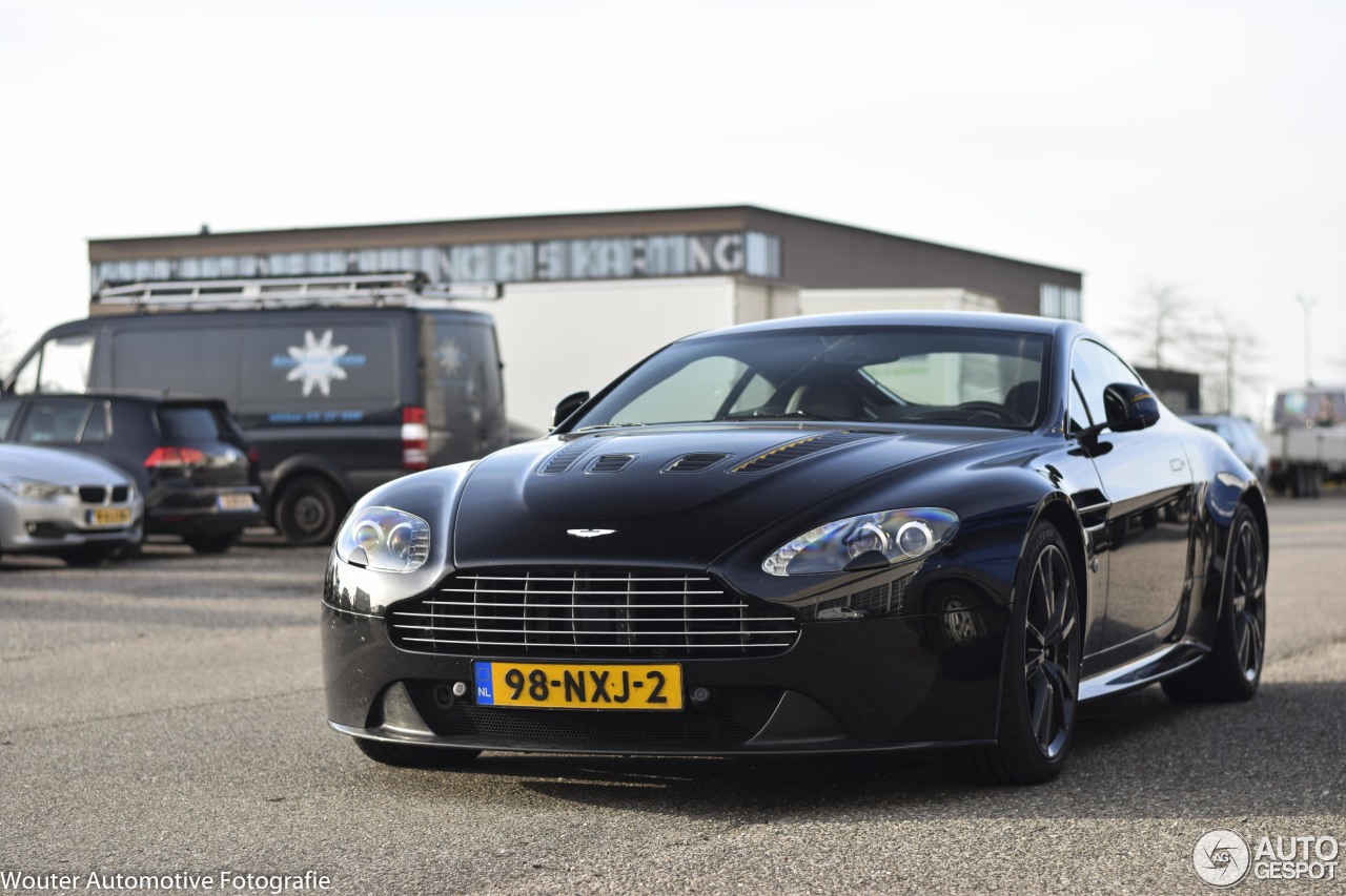 Aston Martin V12 Vantage Carbon Black Edition