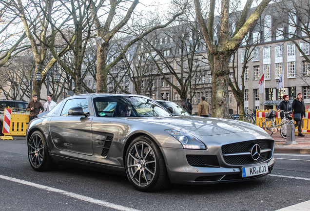 Mercedes-Benz SLS AMG