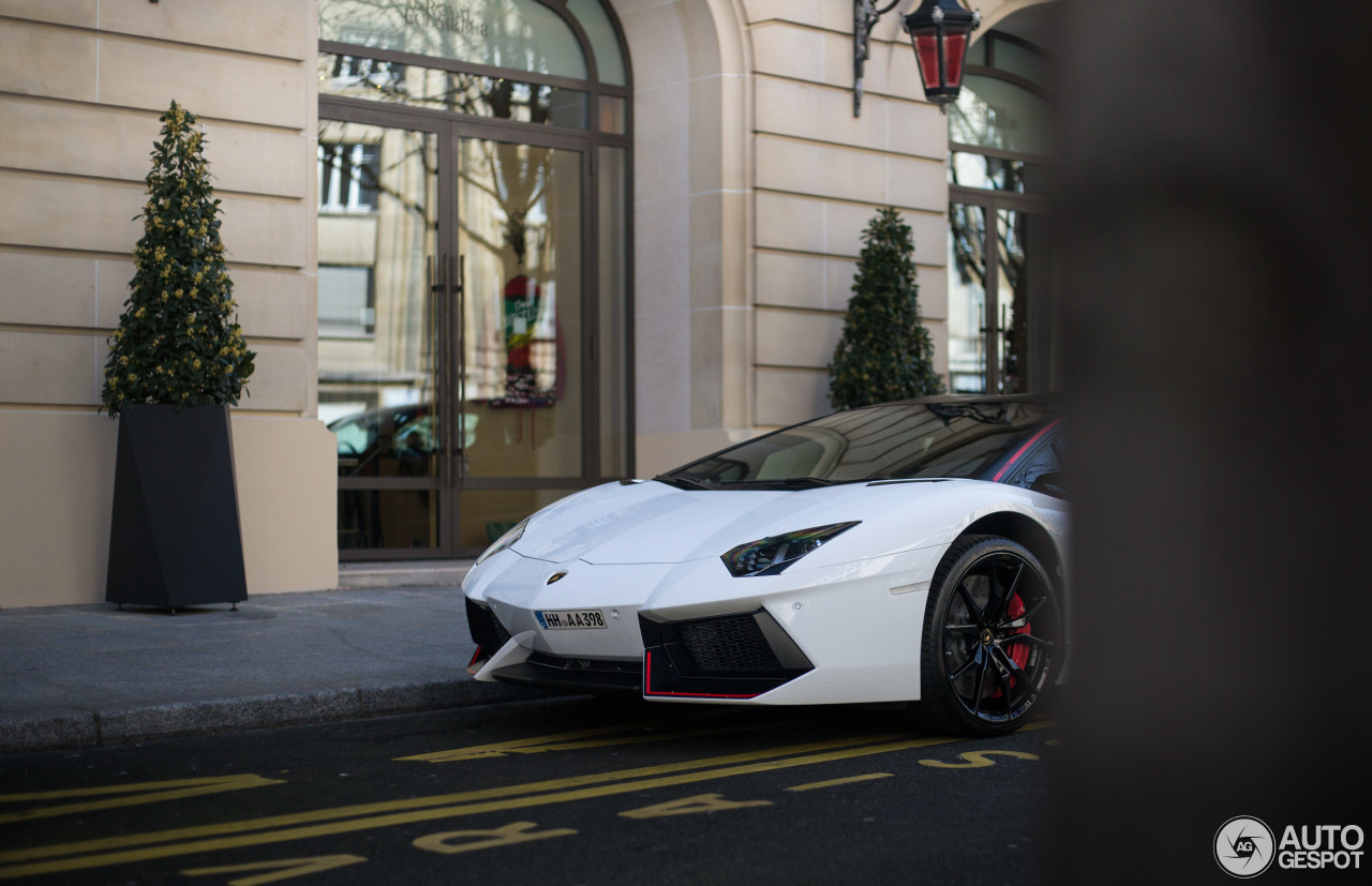 Lamborghini Aventador LP700-4 Roadster Pirelli Edition