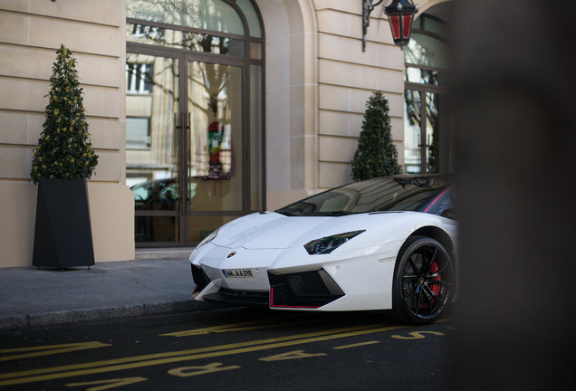 Lamborghini Aventador LP700-4 Roadster Pirelli Edition