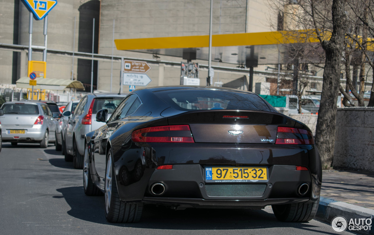 Aston Martin V8 Vantage 2012