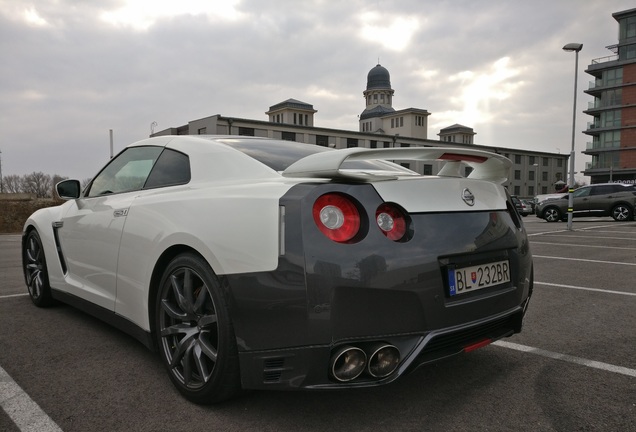 Nissan GT-R 2012