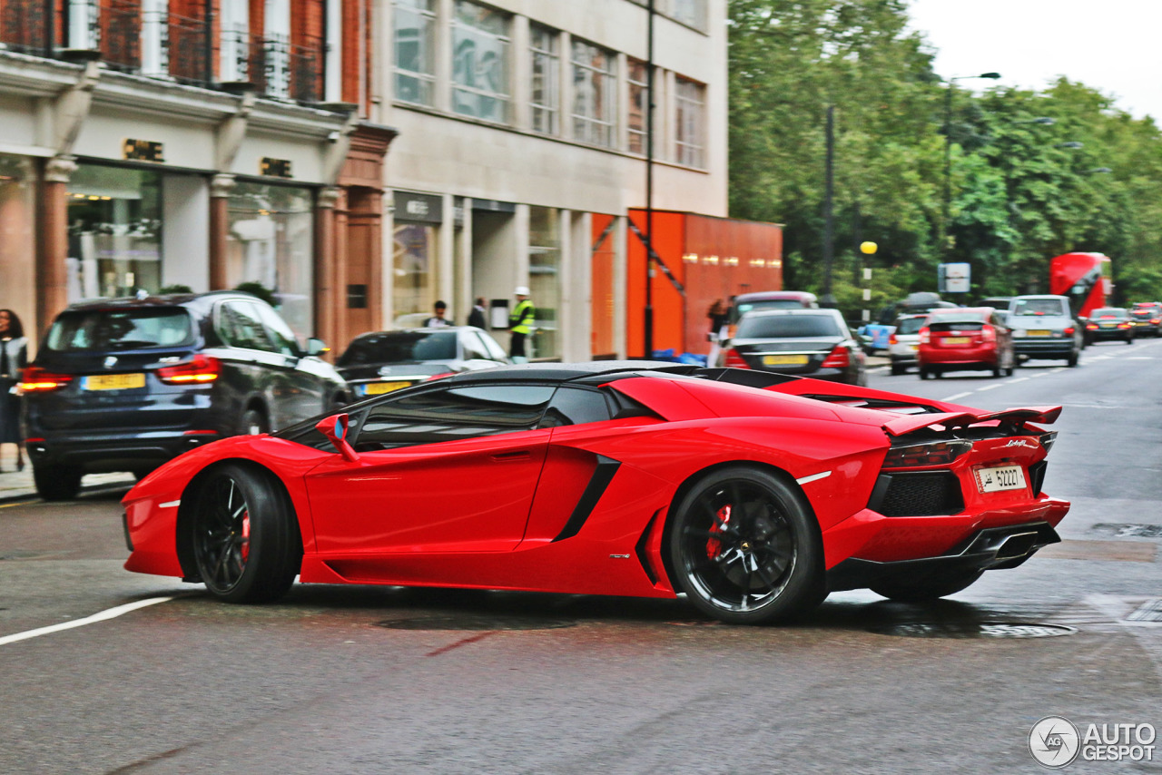 Lamborghini Aventador LP700-4 Roadster