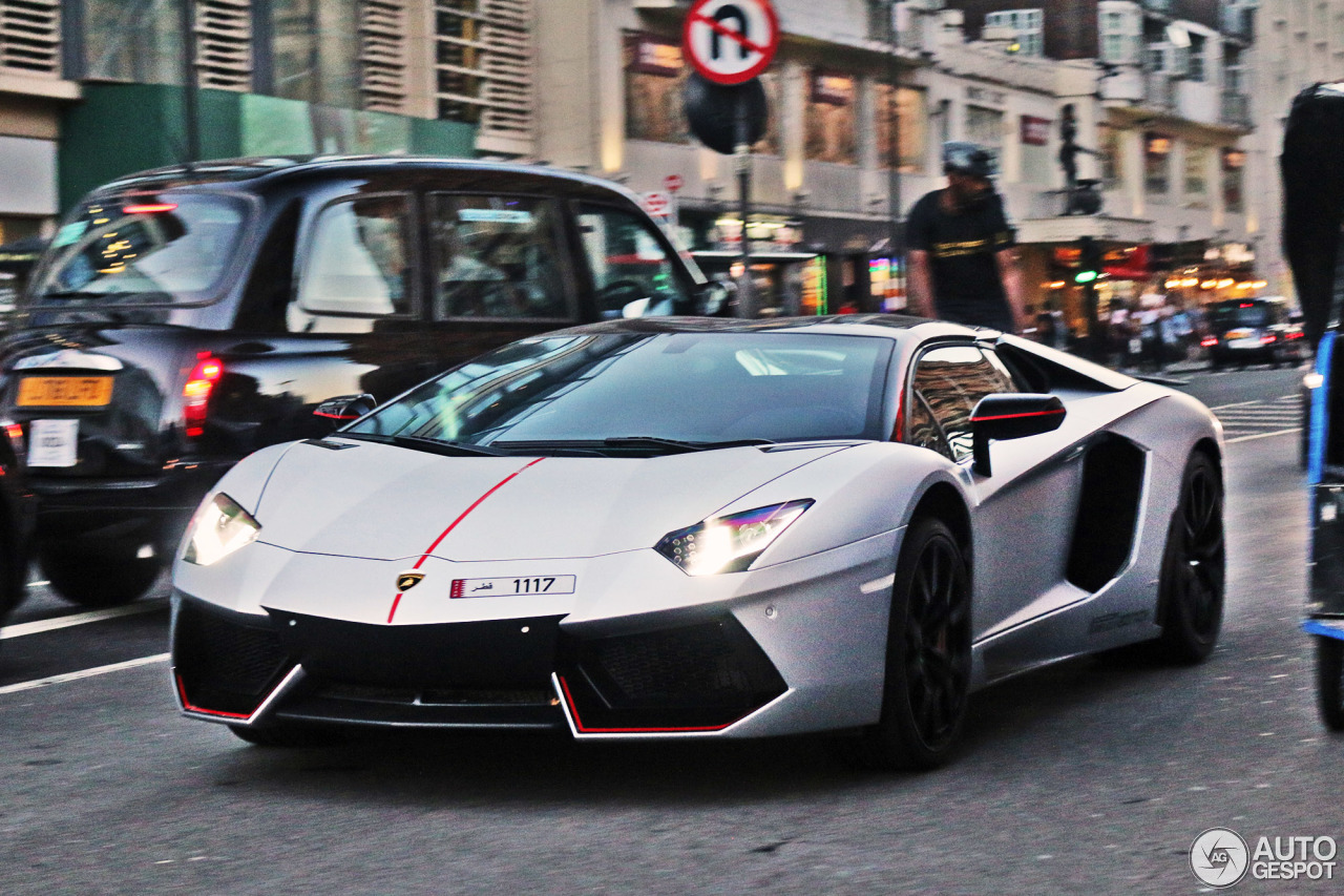 Lamborghini Aventador LP700-4 Roadster Pirelli Edition