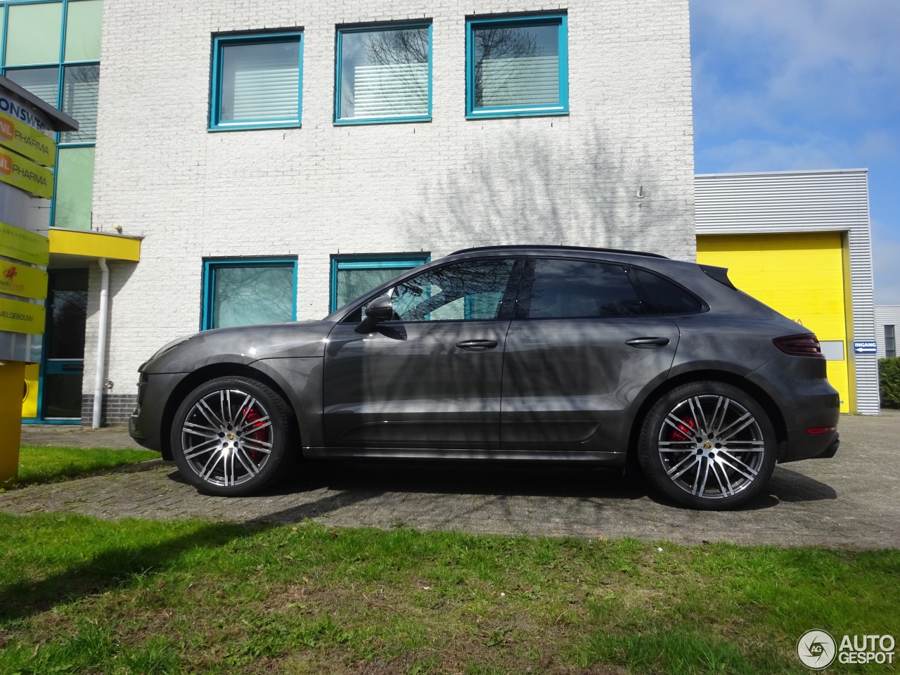 Porsche 95B Macan Turbo