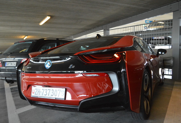 BMW i8 Protonic Red Edition