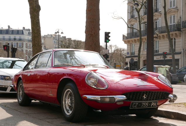 Ferrari 365 GT 2+2