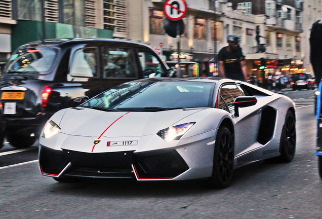 Lamborghini Aventador LP700-4 Roadster Pirelli Edition