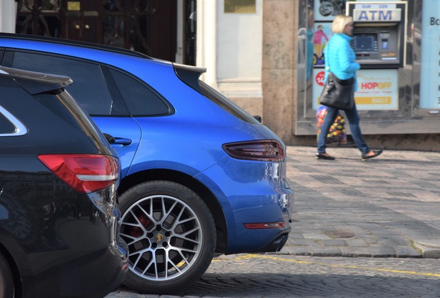 Porsche 95B Macan GTS