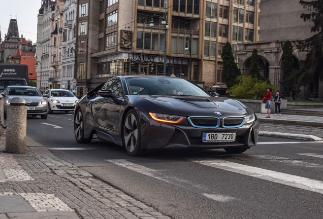 BMW i8