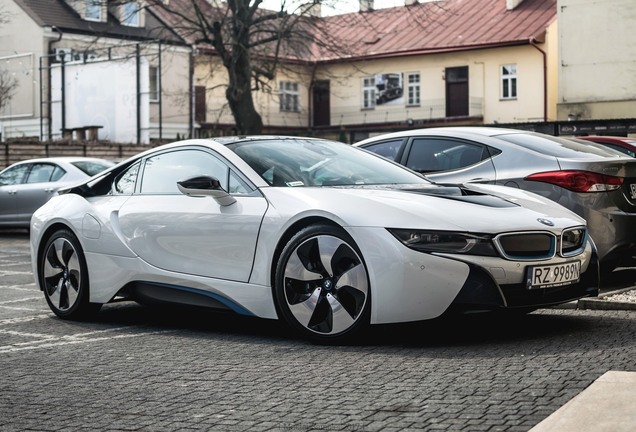 BMW i8