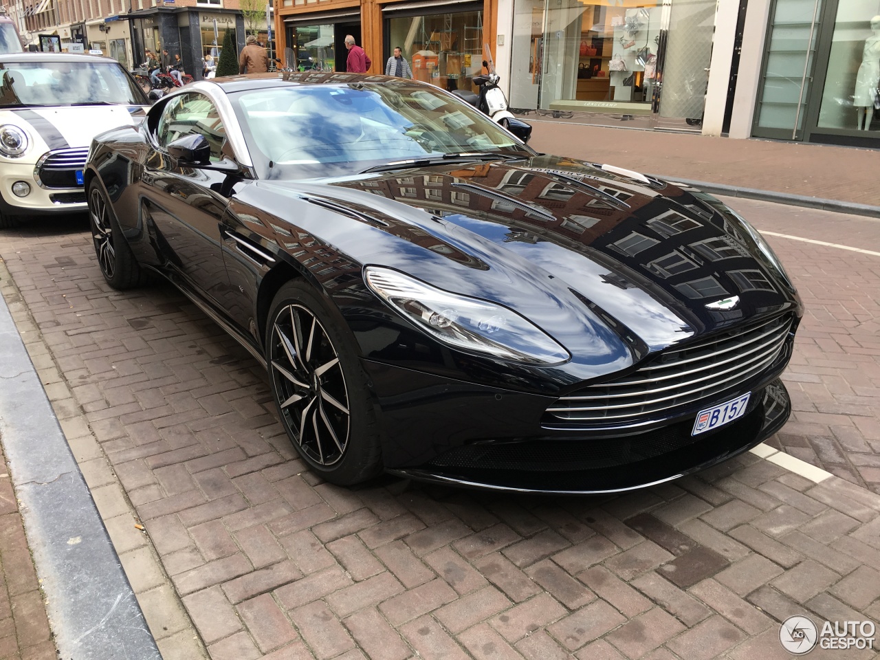 Aston Martin DB11