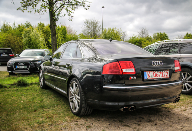 Audi S8 D3