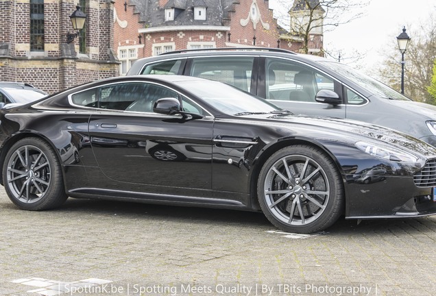 Aston Martin V12 Vantage Carbon Black Edition