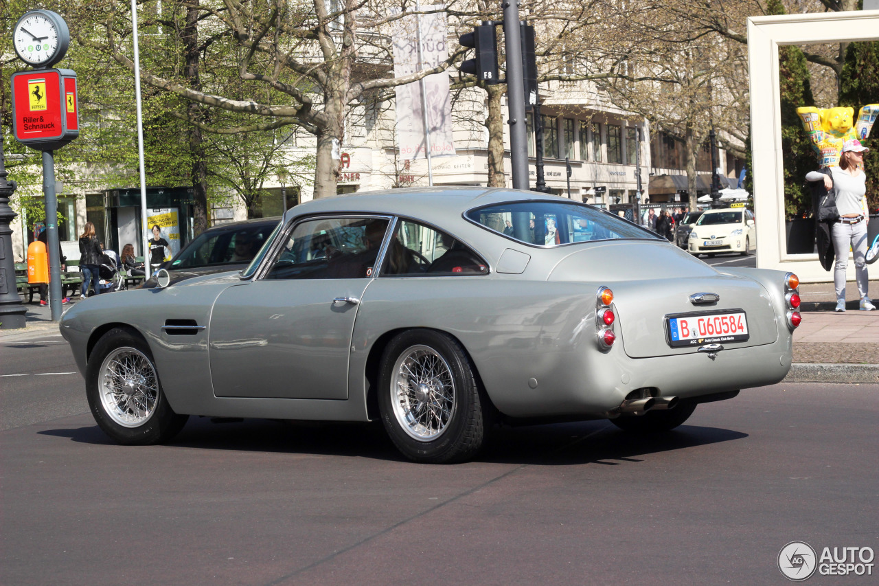 Aston Martin DB4