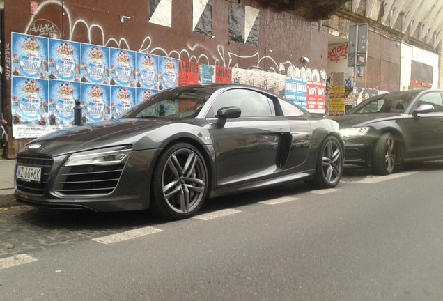 Audi R8 V10 Plus 2013