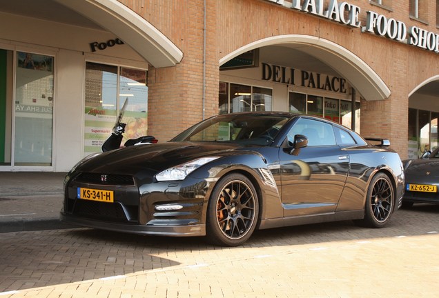 Nissan GT-R 2012