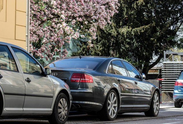 Audi S8 D3