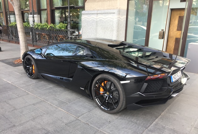 Lamborghini Aventador LP700-4