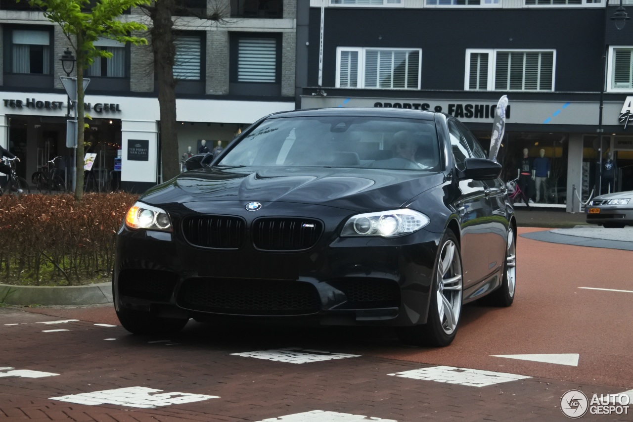 BMW M5 F10 2011