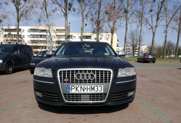 Audi S8 D3