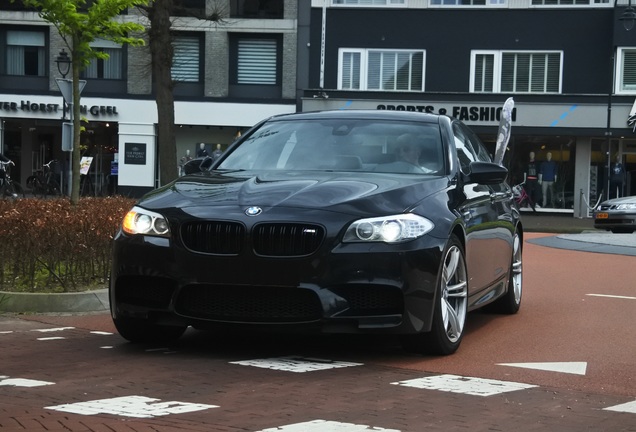 BMW M5 F10 2011