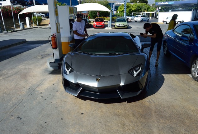 Lamborghini Aventador LP700-4