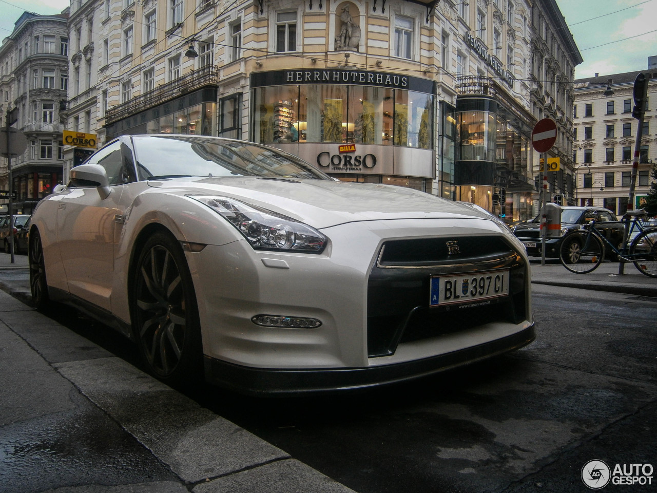 Nissan GT-R 2013