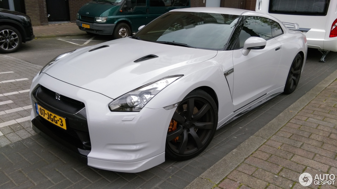 Nissan GT-R