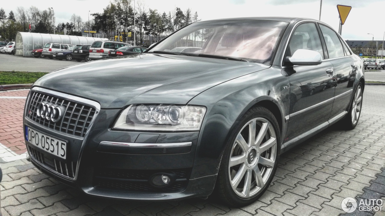 Audi S8 D3