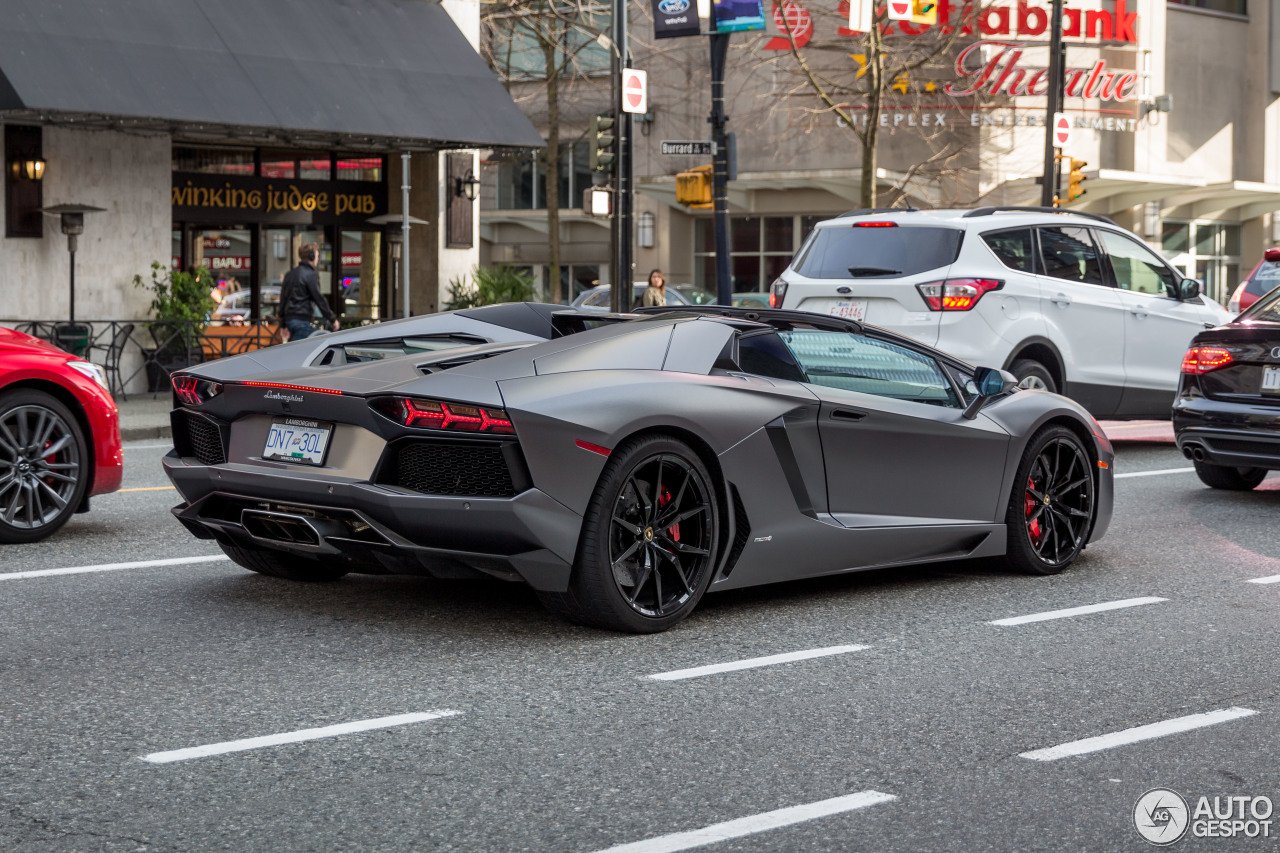 Lamborghini Aventador LP700-4 Roadster