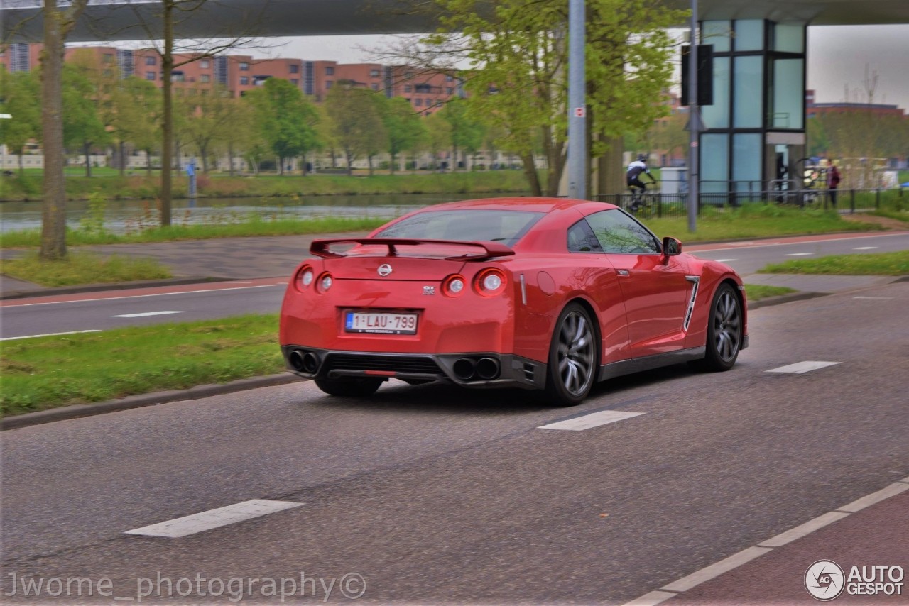 Nissan GT-R 2015