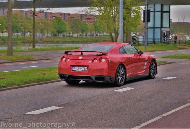 Nissan GT-R 2015