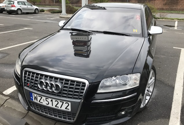 Audi S8 D3