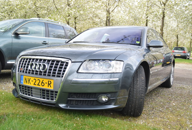 Audi S8 D3