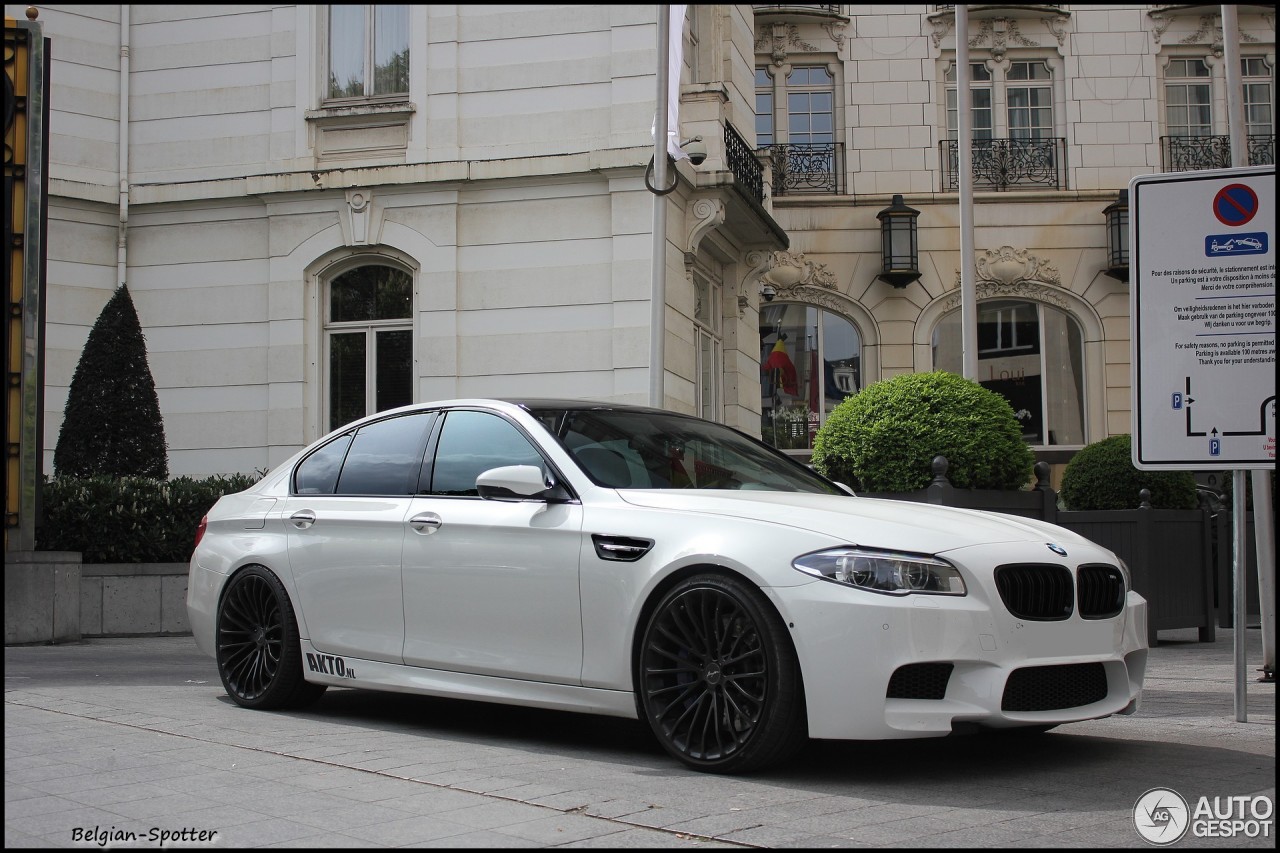 BMW M5 F10 2011