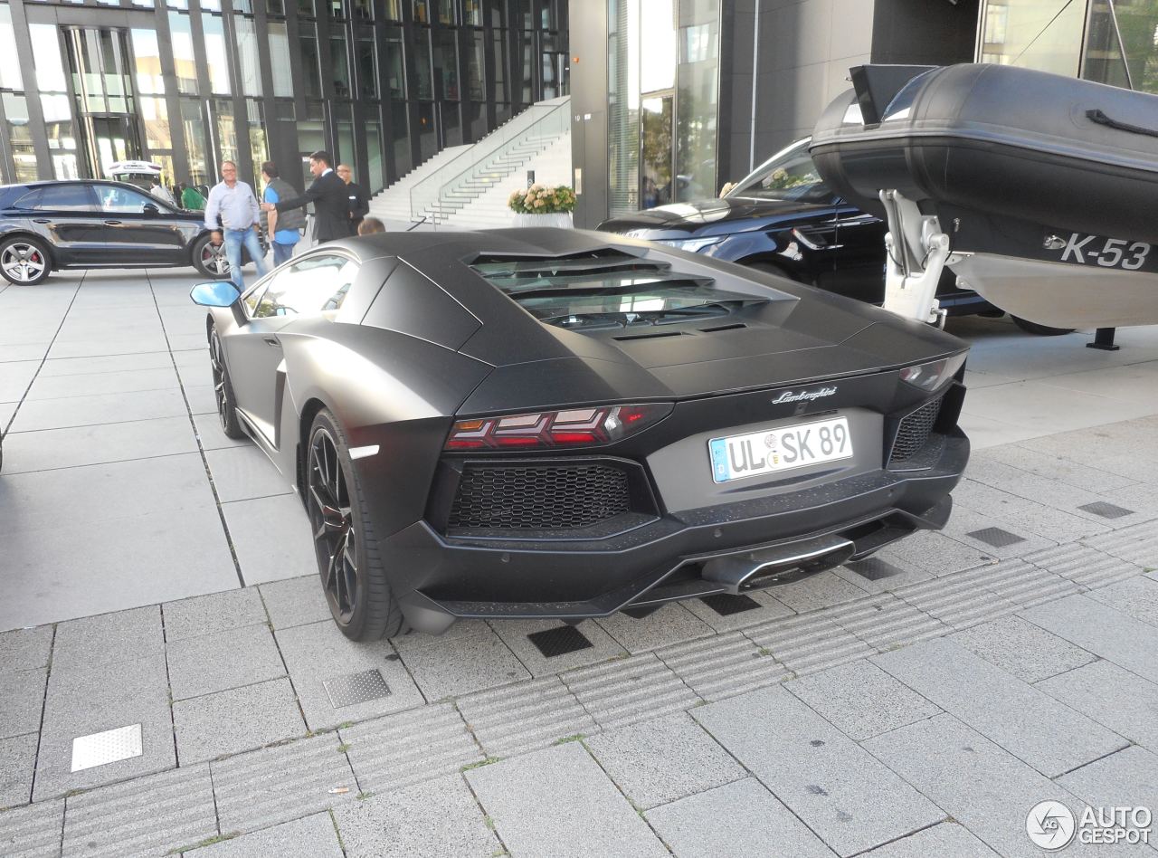 Lamborghini Aventador LP700-4